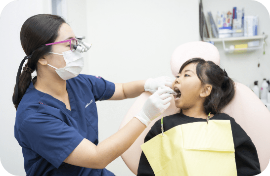 女医による診療の様子